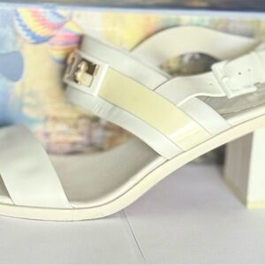 Tory Burch Signature logo Size 10.5 White Leather Slingback Sandals